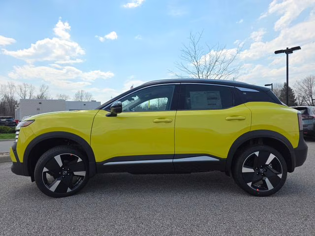 2026 Yuzu Yellow/Super Black Nissan Kicks SR FWD SUV