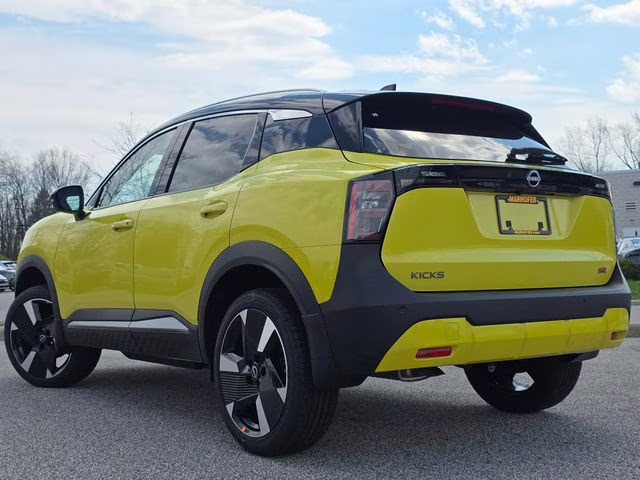 2026 Yuzu Yellow/Super Black Nissan Kicks SR FWD SUV