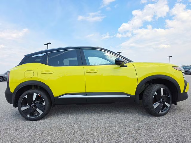 2026 Yuzu Yellow/Super Black Nissan Kicks SR FWD SUV
