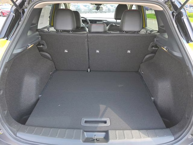 2026 Yuzu Yellow/Super Black Nissan Kicks SR FWD SUV
