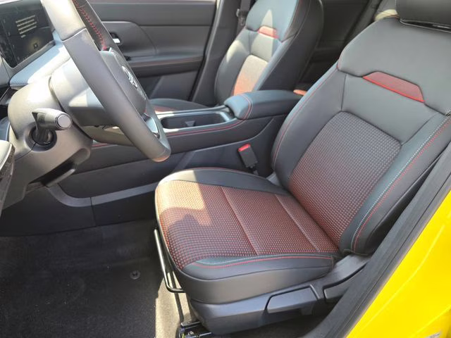 2026 Yuzu Yellow/Super Black Nissan Kicks SR FWD SUV