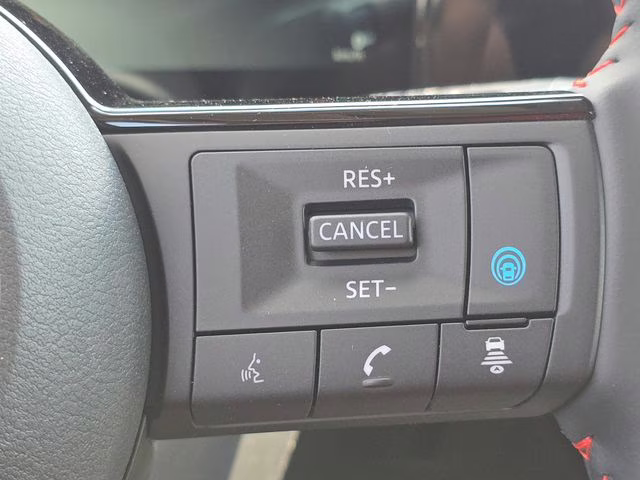 2026 Yuzu Yellow/Super Black Nissan Kicks SR FWD SUV