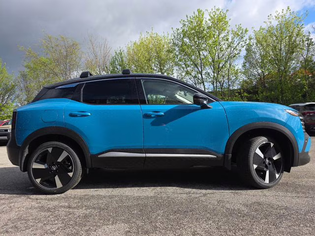 2026 Arctic Ice Blue/Black Nissan Kicks SR AWD SUV