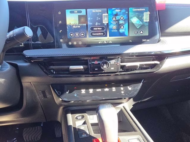 2026 Aspen White/Super Black Nissan Kicks SR AWD SUV