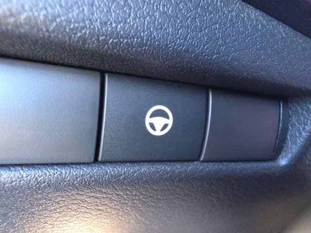 2026 Aspen White/Super Black Nissan Kicks SR AWD SUV