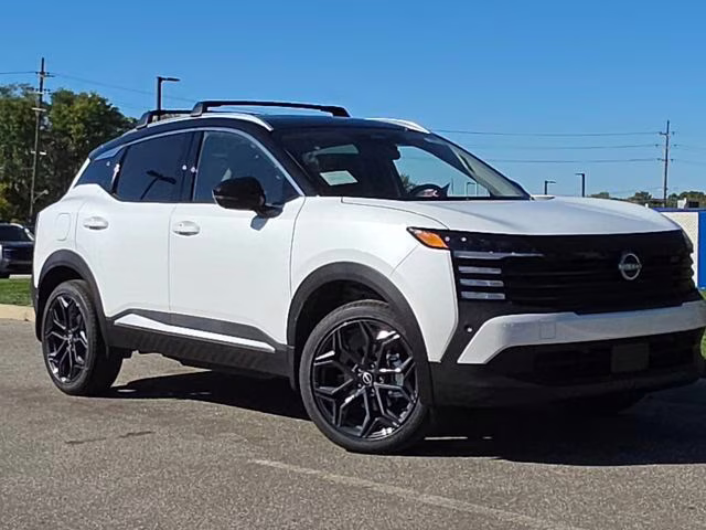 2026 Aspen White/Super Black Nissan Kicks SR AWD SUV