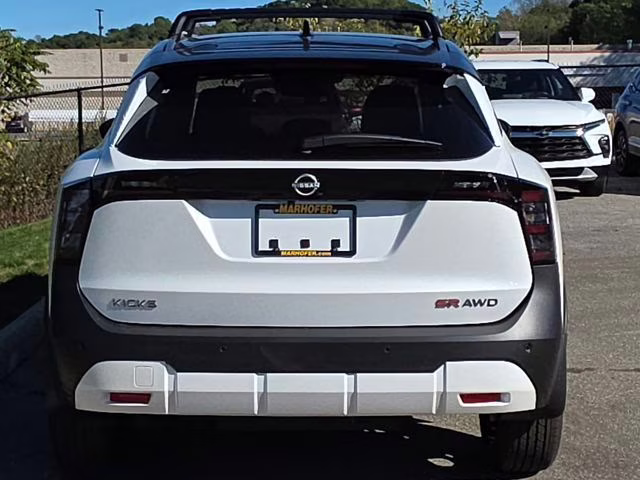 2026 Aspen White/Super Black Nissan Kicks SR AWD SUV