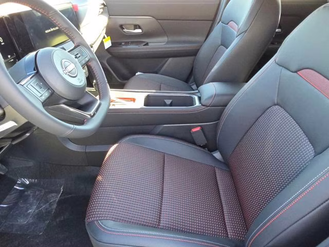 2026 Aspen White/Super Black Nissan Kicks SR AWD SUV