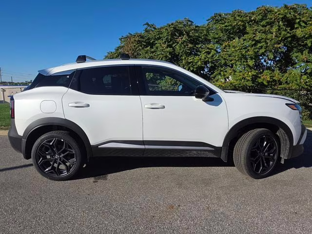 2026 Aspen White Tricoat Nissan Kicks SR FWD SUV