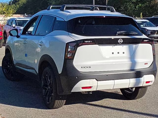 2026 Aspen White Tricoat Nissan Kicks SR FWD SUV