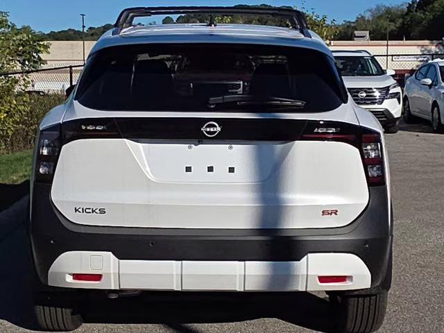 2026 Aspen White Tricoat Nissan Kicks SR FWD SUV