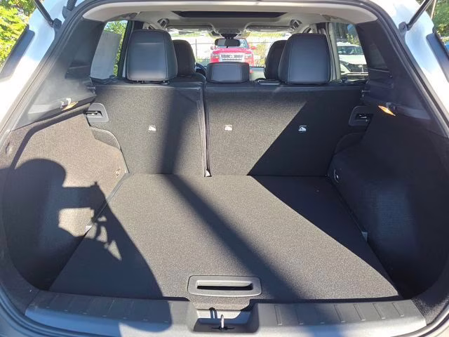 2026 Aspen White Tricoat Nissan Kicks SR FWD SUV