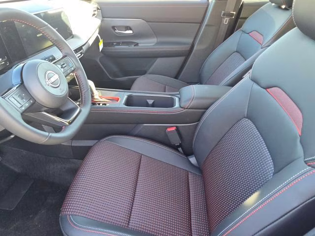 2026 Aspen White Tricoat Nissan Kicks SR FWD SUV