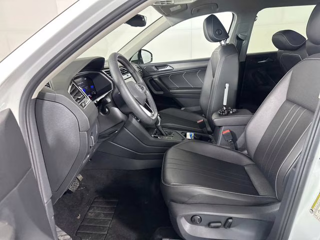 2022 Pure White Volkswagen Tiguan 2.0T SE FWD SUV