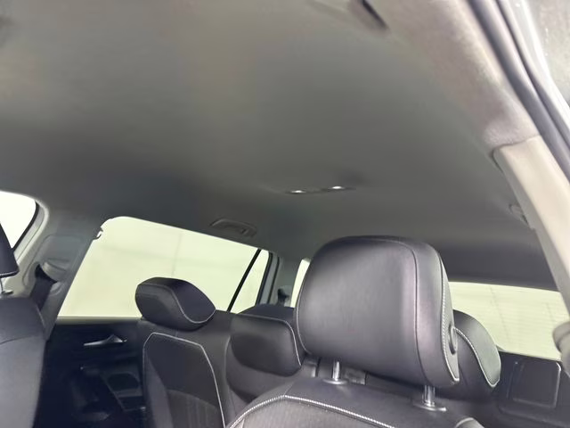 2022 Pure White Volkswagen Tiguan 2.0T SE FWD SUV