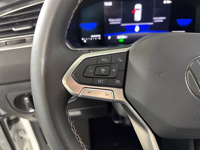 2022 Pure White Volkswagen Tiguan 2.0T SE FWD SUV