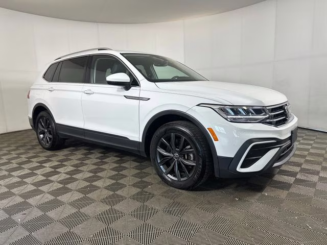 2022 Pure White Volkswagen Tiguan 2.0T SE FWD SUV