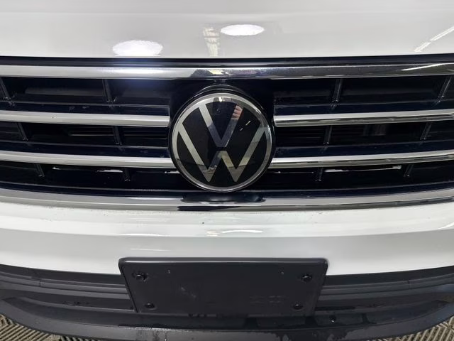 2022 Pure White Volkswagen Tiguan 2.0T SE FWD SUV