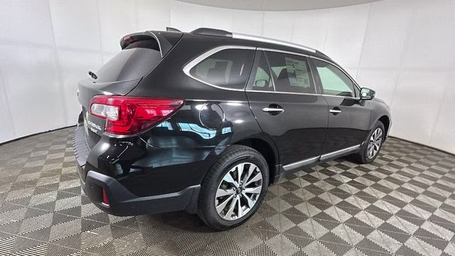 2019 Crystal Black Silica Subaru Outback 3.6R AWD SUV