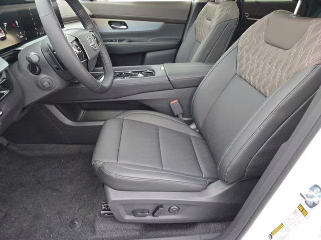 2026 Everest White Pearl Tricoat Nissan Murano Platinum AWD SUV