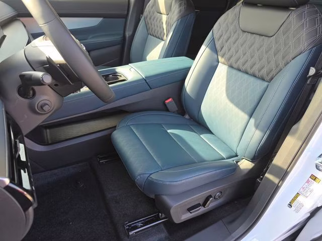 2026 Everest White Pearl Tricoat Nissan Murano Platinum AWD SUV