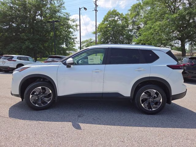 2026 Everest White Pearl Tricoat Nissan Rogue SV FWD SUV