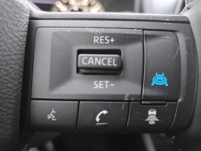 2026 Everest White Pearl Tricoat Nissan Rogue SV FWD SUV