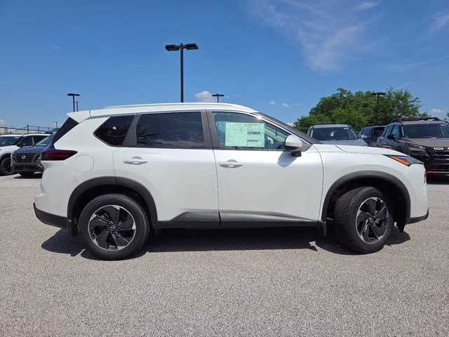 2026 Everest White Pearl Tricoat Nissan Rogue SV FWD SUV