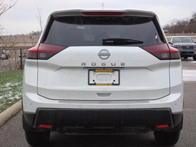 2026 Everest White Pearl Tricoat Nissan Rogue SV FWD SUV