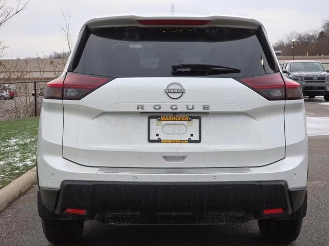 2026 Everest White Pearl Tricoat Nissan Rogue SV FWD SUV