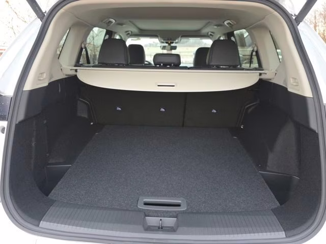 2026 Everest White Pearl Tricoat Nissan Rogue SV FWD SUV