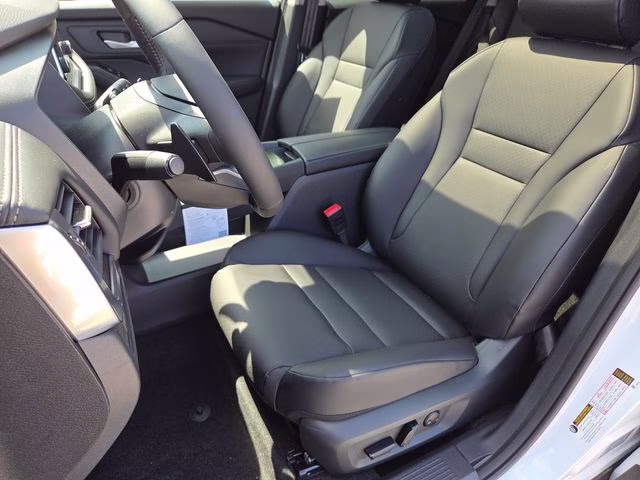 2026 Everest White Pearl Tricoat Nissan Rogue SV FWD SUV