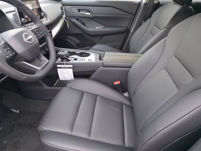 2026 Everest White Pearl Tricoat Nissan Rogue SV FWD SUV