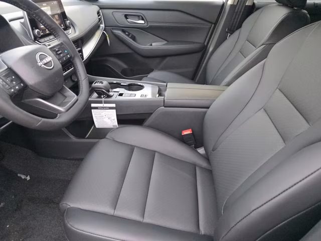 2026 Everest White Pearl Tricoat Nissan Rogue SV FWD SUV