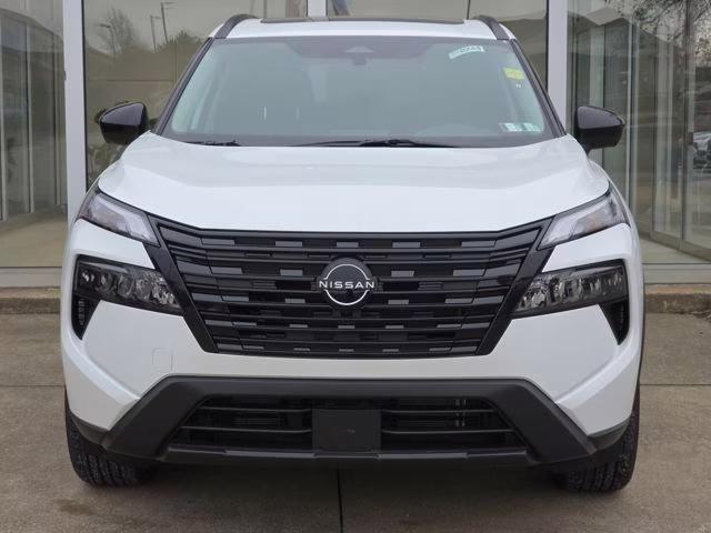 2026 Everest White Pearl Tricoat Nissan Rogue Dark Armor AWD SUV