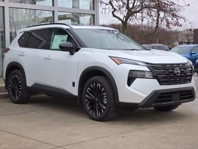 2026 Everest White Pearl Tricoat Nissan Rogue Dark Armor AWD SUV