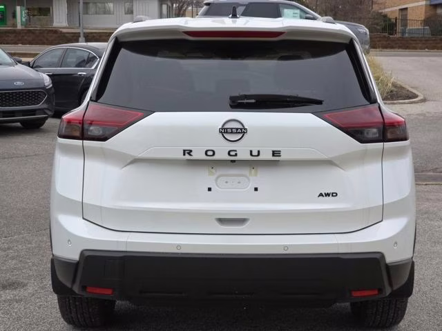 2026 Everest White Pearl Tricoat Nissan Rogue Dark Armor AWD SUV