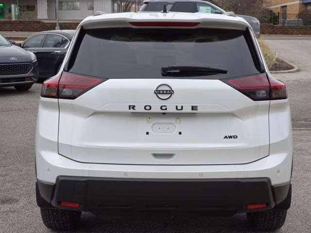 2026 Everest White Pearl Tricoat Nissan Rogue Dark Armor AWD SUV