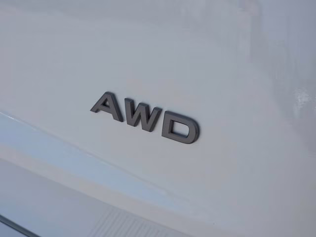 2026 Everest White Pearl Tricoat Nissan Rogue SV AWD SUV