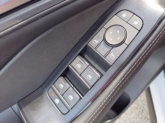 2026 Everest White Pearl Tricoat Nissan Rogue SV AWD SUV