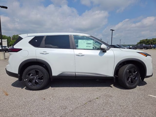 2026 Everest White Pearl Tricoat Nissan Rogue SV AWD SUV