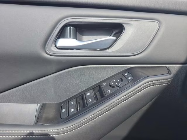 2026 Everest White Pearl Tricoat Nissan Rogue SV AWD SUV