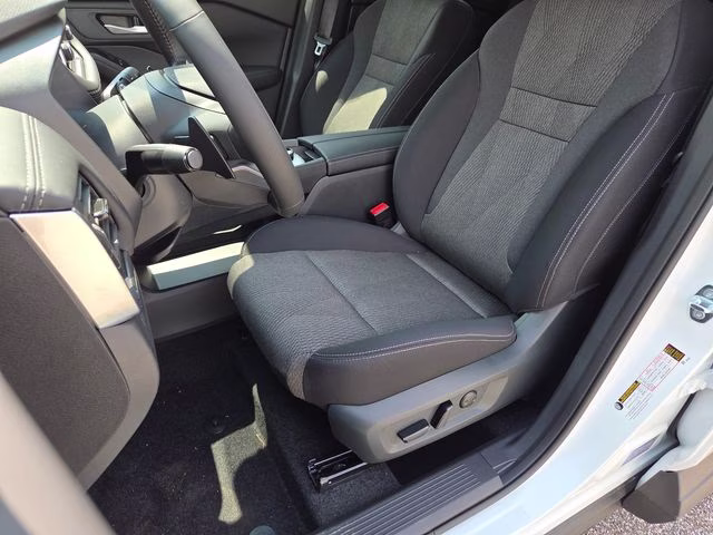 2026 Everest White Pearl Tricoat Nissan Rogue SV AWD SUV