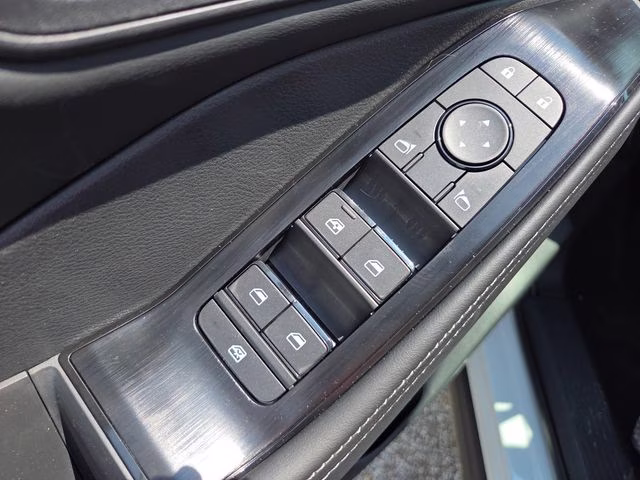 2026 Everest White Pearl Tricoat Nissan Rogue SV AWD SUV