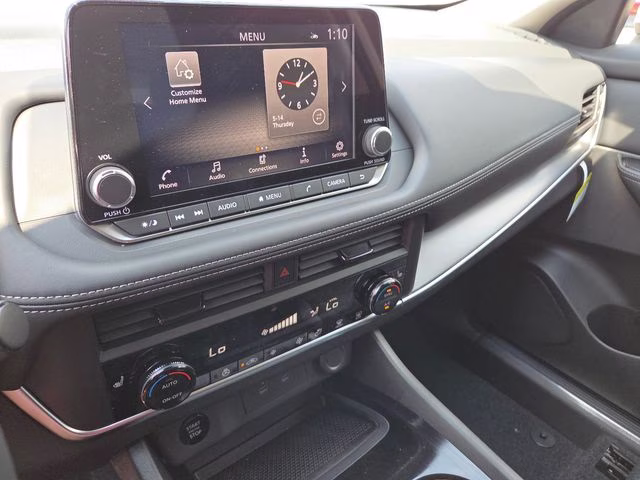 2026 Everest White Pearl Tricoat Nissan Rogue SV AWD SUV
