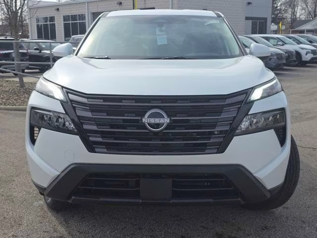 2026 Everest White Pearl Tricoat Nissan Rogue SV AWD SUV