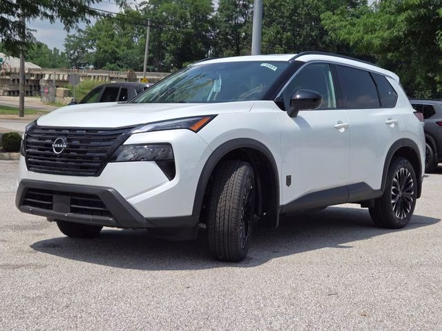 2026 Everest White Pearl Tricoat Nissan Rogue Dark Armor AWD SUV