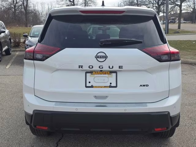 2026 Everest White Pearl Tricoat Nissan Rogue Dark Armor AWD SUV
