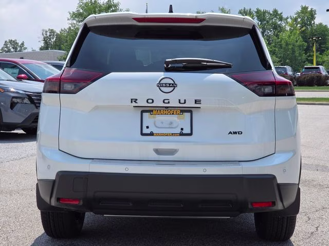 2026 Everest White Pearl Tricoat Nissan Rogue Dark Armor AWD SUV