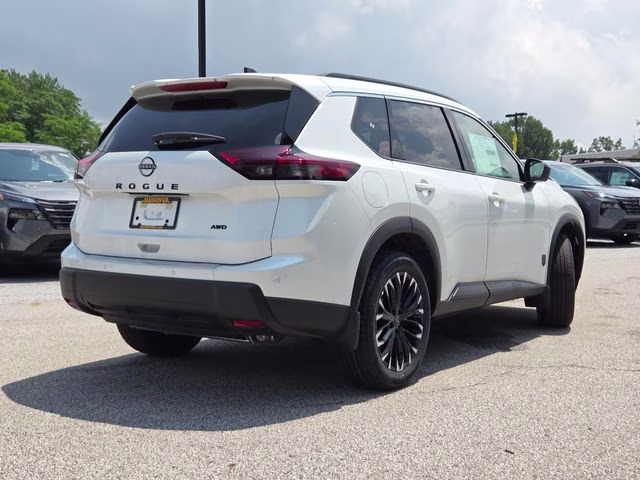 2026 Everest White Pearl Tricoat Nissan Rogue Dark Armor AWD SUV